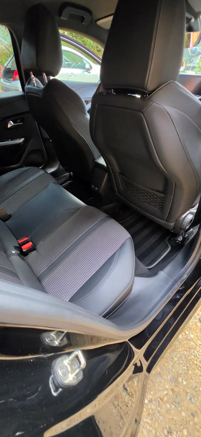 Intérieur de véhicule après nettoyage par Chamb'Clean
